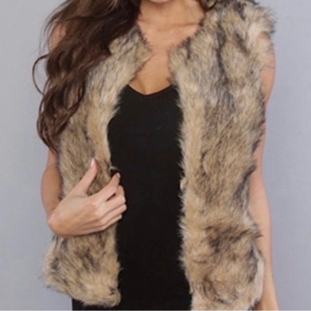 BB Dakota Faux Fur Vest in Tan and Black, Medium